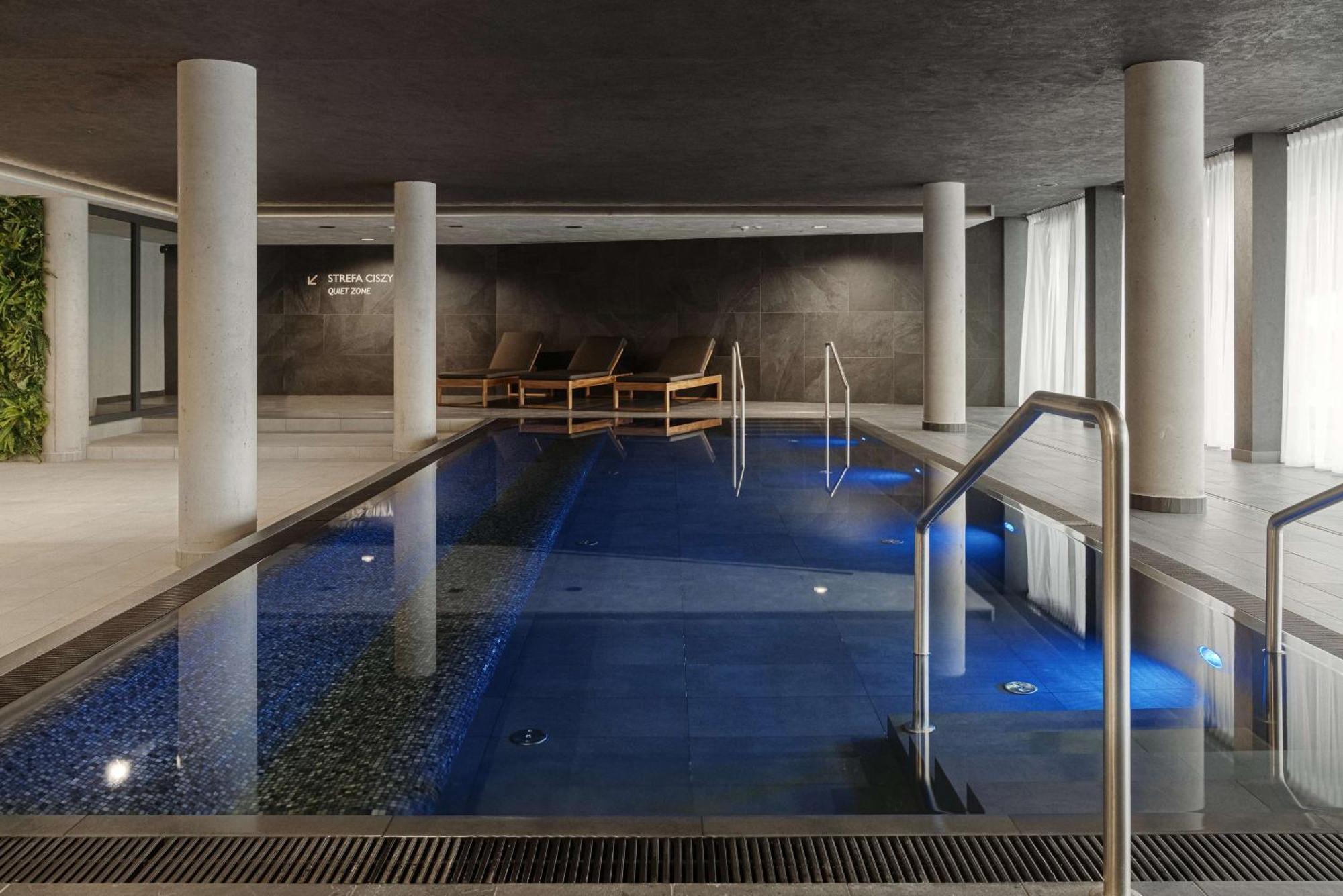 Radisson Blu Resort & Conference Center, Ostroda Mazury Экстерьер фото The swimming pool at the hotel